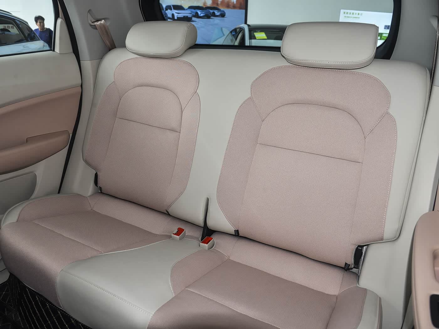 Imitation Leather Seats · Full-row Fold-flat Rear Bench
